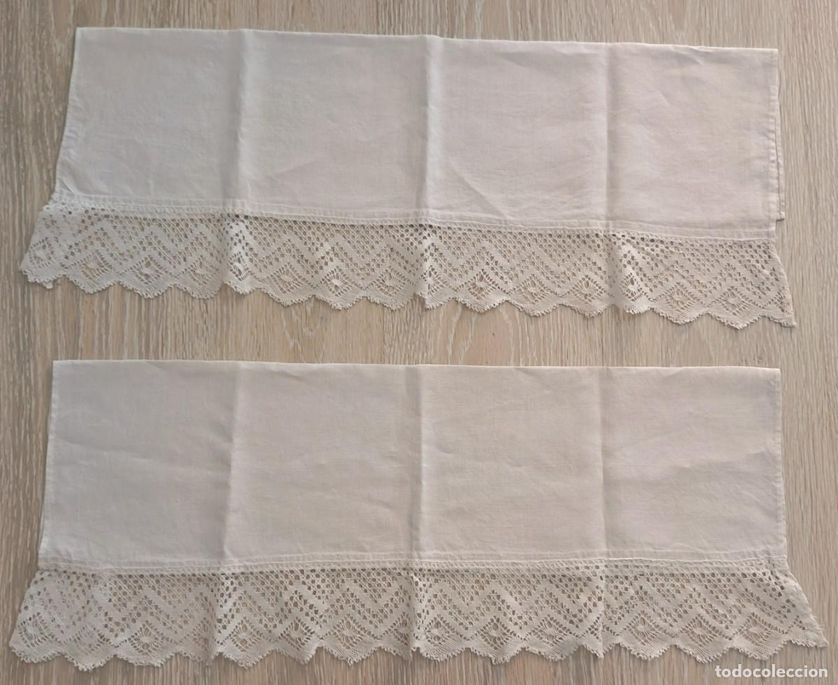Antiquit&eacute;s: 2 Tapetes para estanterias. Hilo y puntilla de bolillos hecha a mano.