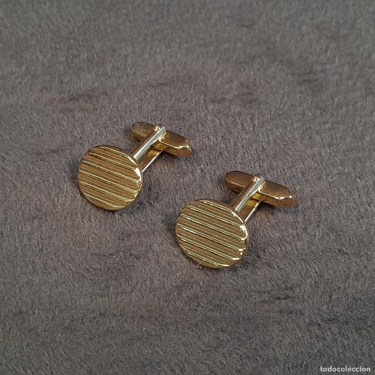 Antig&uuml;edades: J-4532.PAREJA DE GEMELOS EN METAL DORADO CON DISE&Ntilde;O ESTRIADO.MEDIADOS DEL S.XX