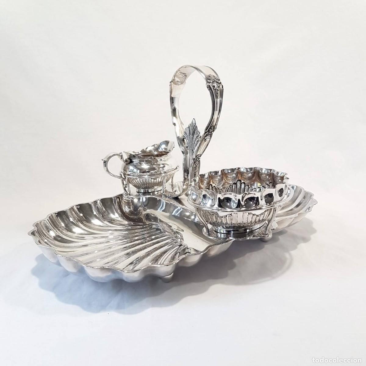 Antig&uuml;edades: Antique Elkington and Co. Silverplate Strawberry Platter - 1904