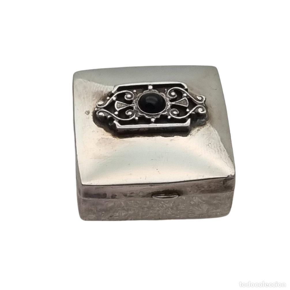 Antig&uuml;edades: Caja vintage de plata con cabuj&oacute;n negro estilo boho, peque&ntilde;a caja decorativa, circa 1980-90