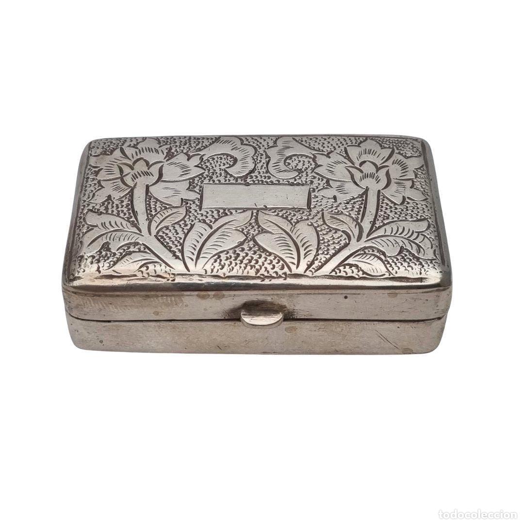 Antig&uuml;edades: Caja rectangular antigua de plata grabada con decoraci&oacute;n floral, Europa siglo XX