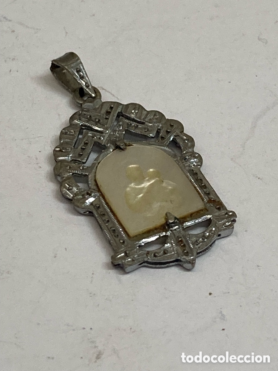 Antig&uuml;edades: Medalla de plata y n&aacute;car C630