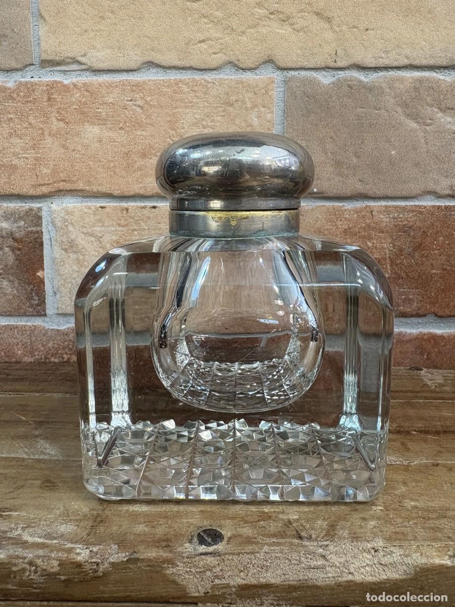 Antig&uuml;edades: Tintero Antiguo de Cristal Macizo Tallado en Diamante con Base Cuadrada y Tapa Plateada