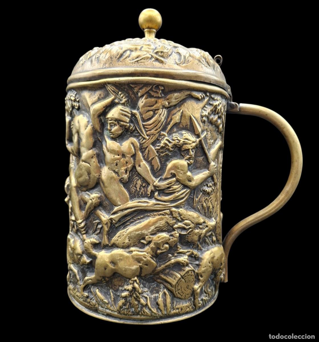 Antig&uuml;edades: ANTIGUA JARRA CON TAPA CON ESCENAS MITOLOGICAS DE CAZA