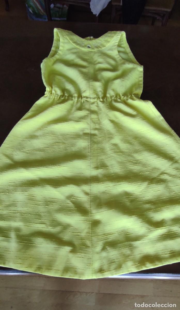 Antig&uuml;edades: VESTIDO VINTGE NI&Ntilde;A / CINTAS AMARILLAS NEO O LIMA CON TEXTURA Y CUELLO BORDADO (A&ntilde;os 70&ndash;80)