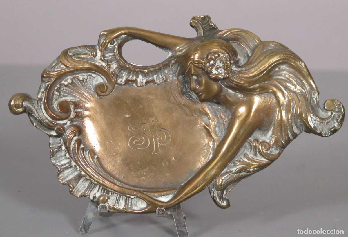 Antig&uuml;edades: BANDEJA CENTRO. MUJER. MODERNISTA. BRONCE. HACIA 1900