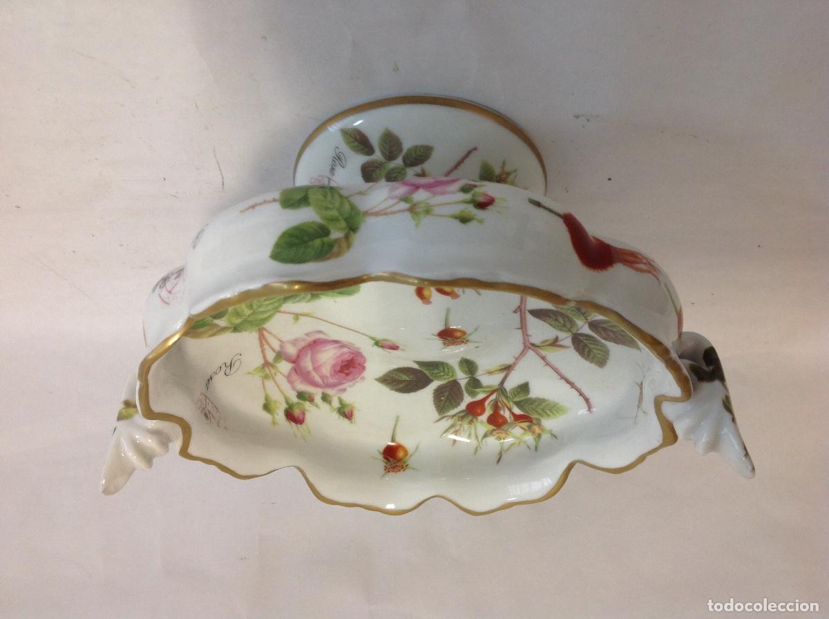 Antiquit&auml;ten: Centro de porcelana con decoraci&oacute;n floral