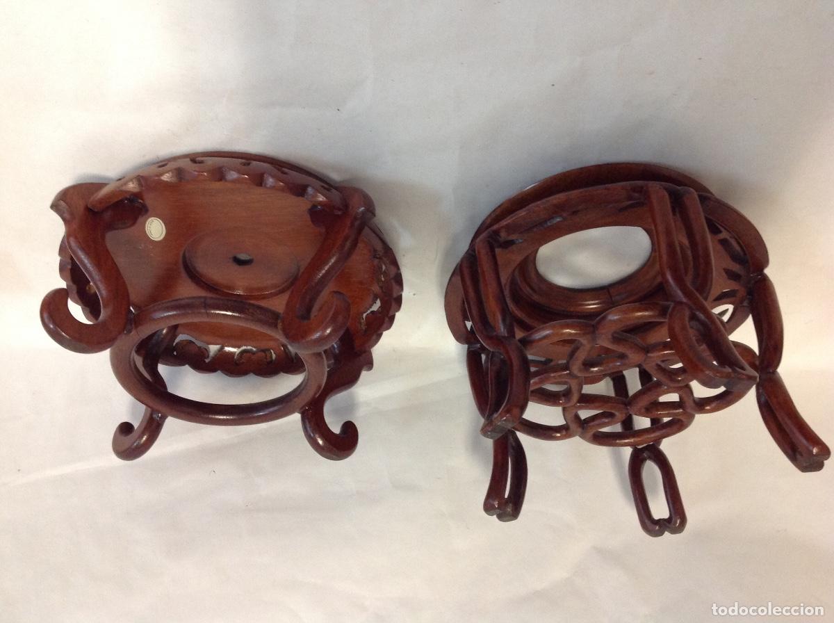 Antig&uuml;edades: 2 bases chinas para jarrones de madera - Foto 2