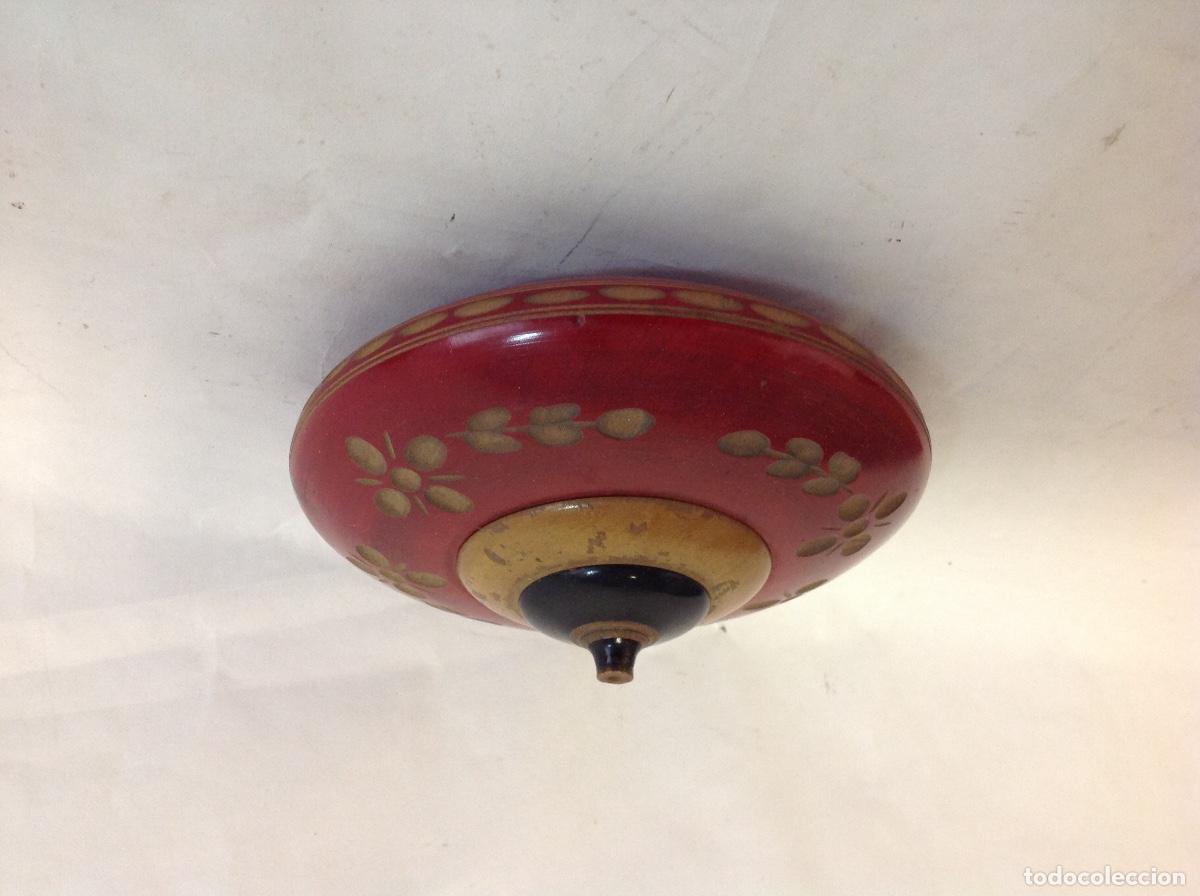 Antig&uuml;edades: Cajita circular con tapa de madera torneado y lacada en rojo y negro