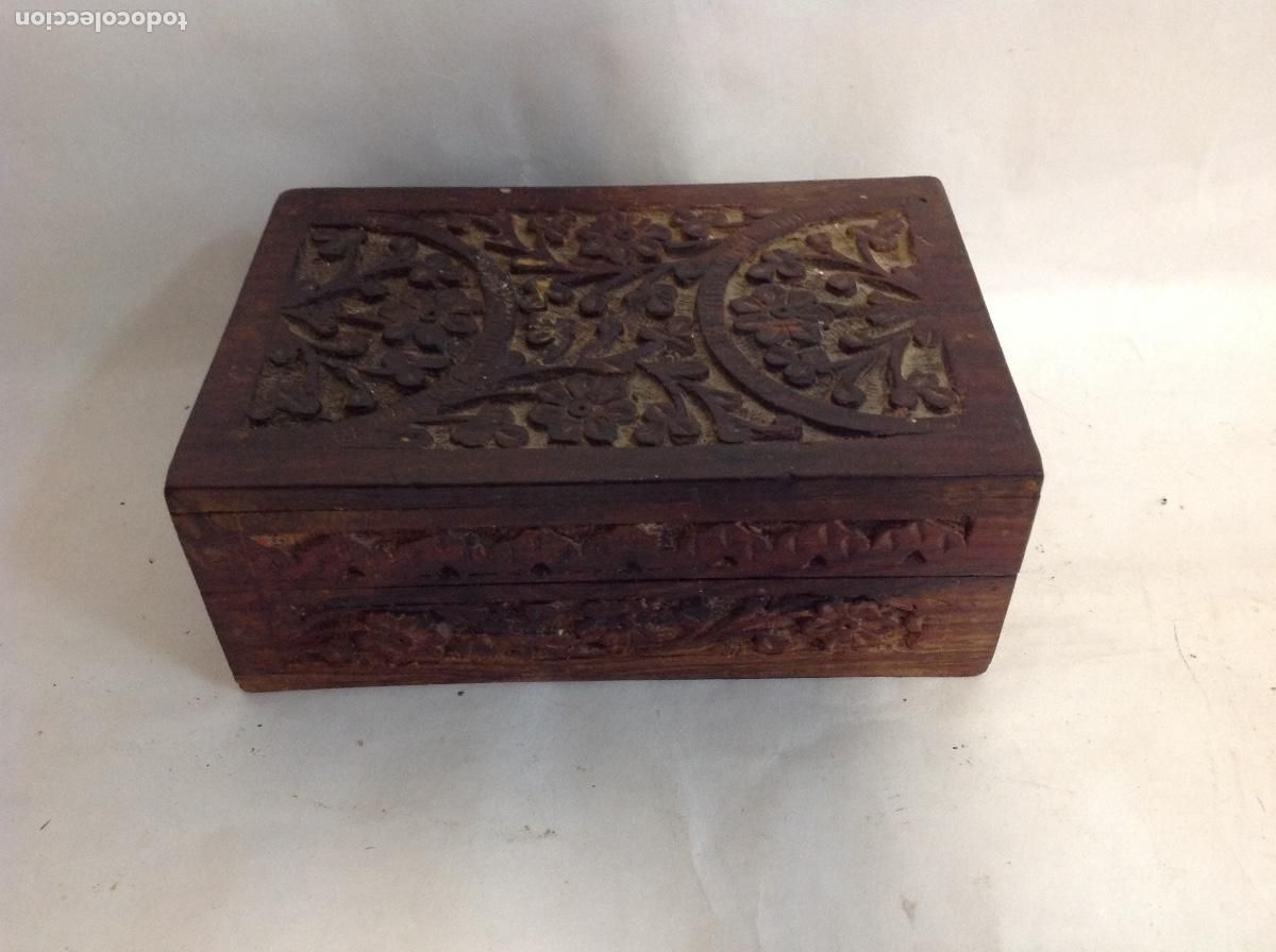 Antiques: Caja India de madera tallada