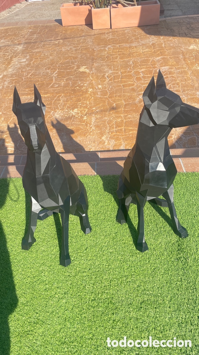 Antig&uuml;edades: Escultura Doberman geom&eacute;trica estilo futurista