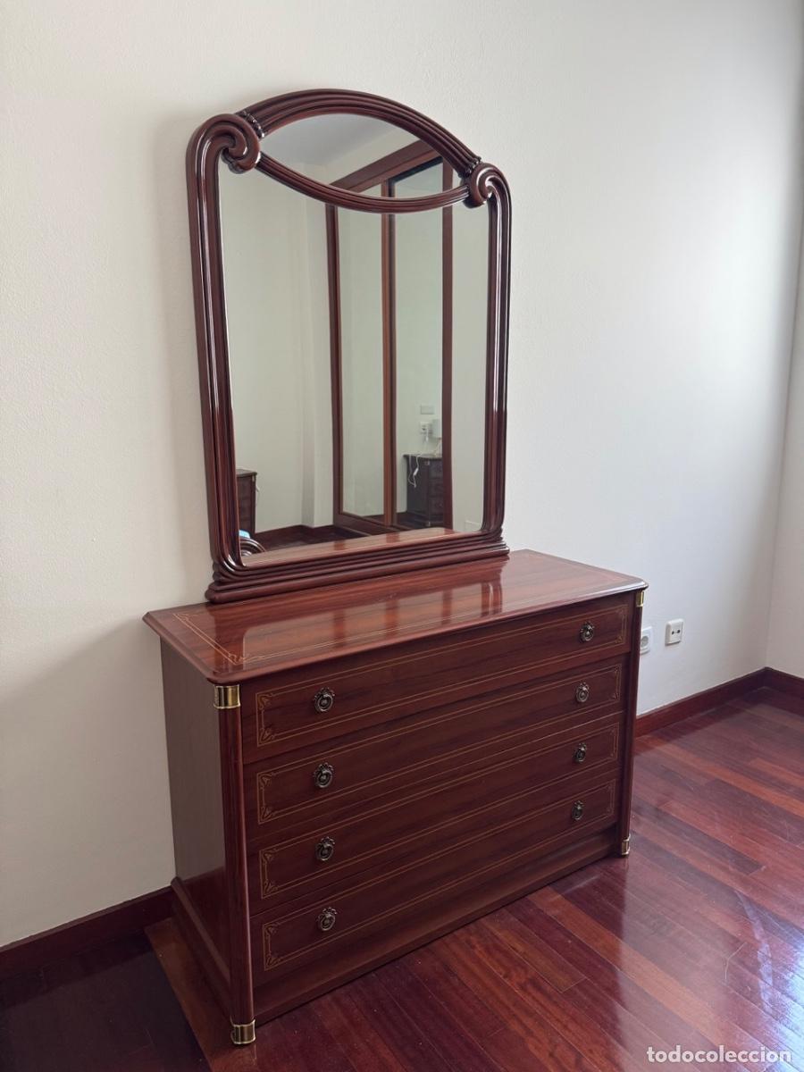 Antig&uuml;edades: C&Oacute;MODA DE MADERA MACIZA CON ESPEJO