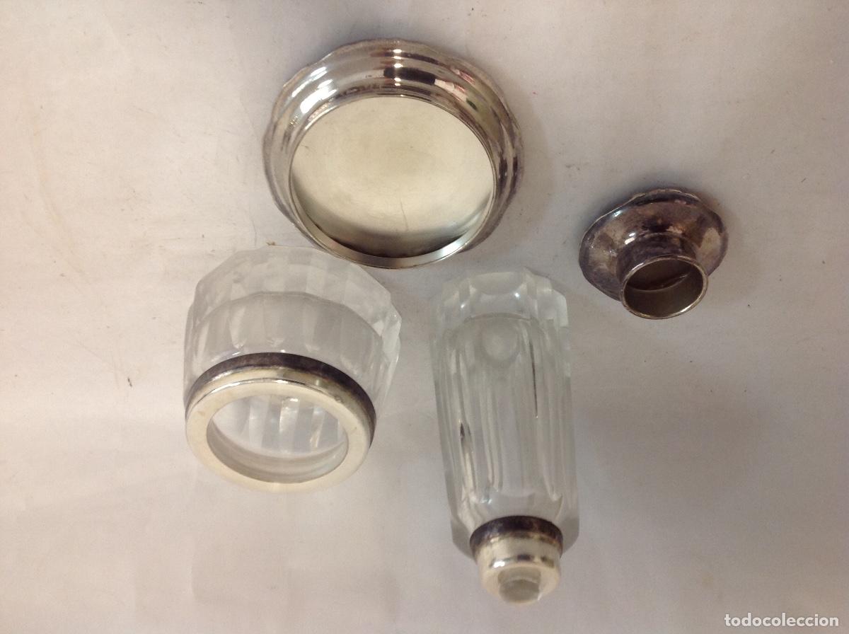 Antig&uuml;edades: 2 botes de tocador de cristal tallado con tapas de plata - Foto 2