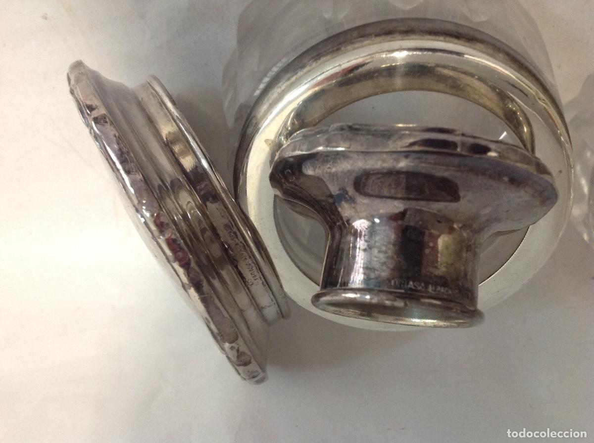 Antig&uuml;edades: 2 botes de tocador de cristal tallado con tapas de plata - Foto 3