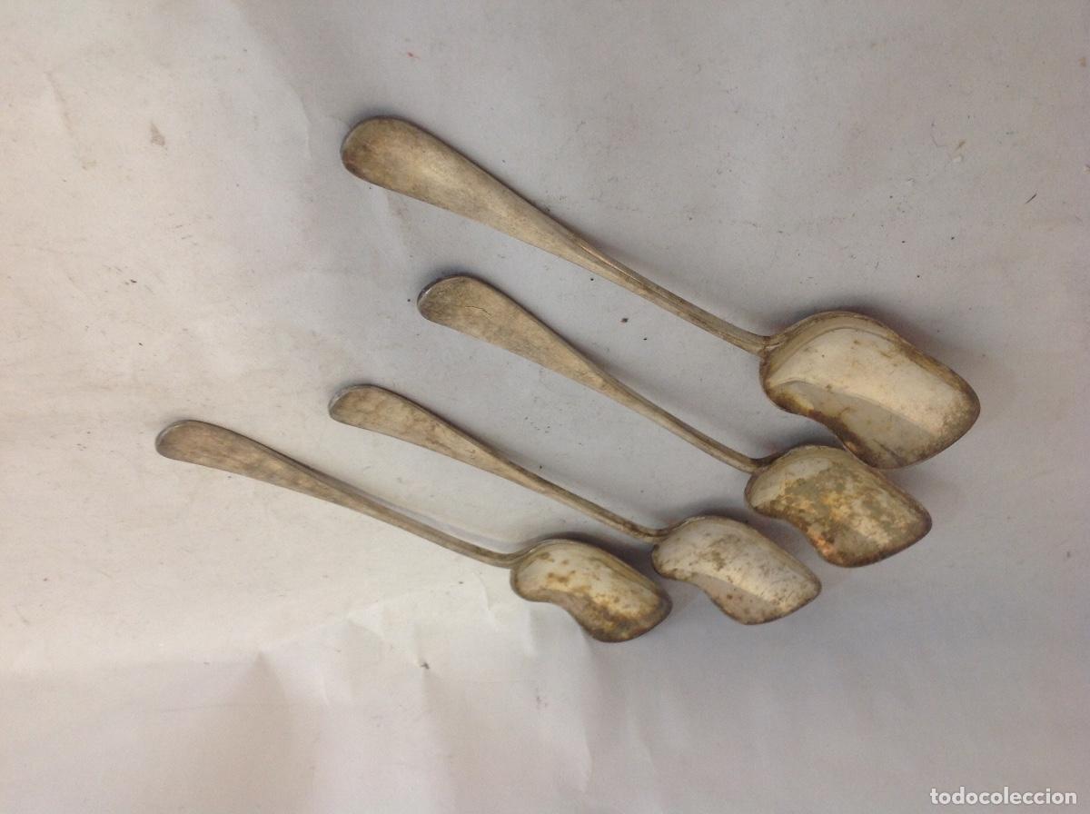 Antig&uuml;edades: 4 cucharitas de helado de metal plateado