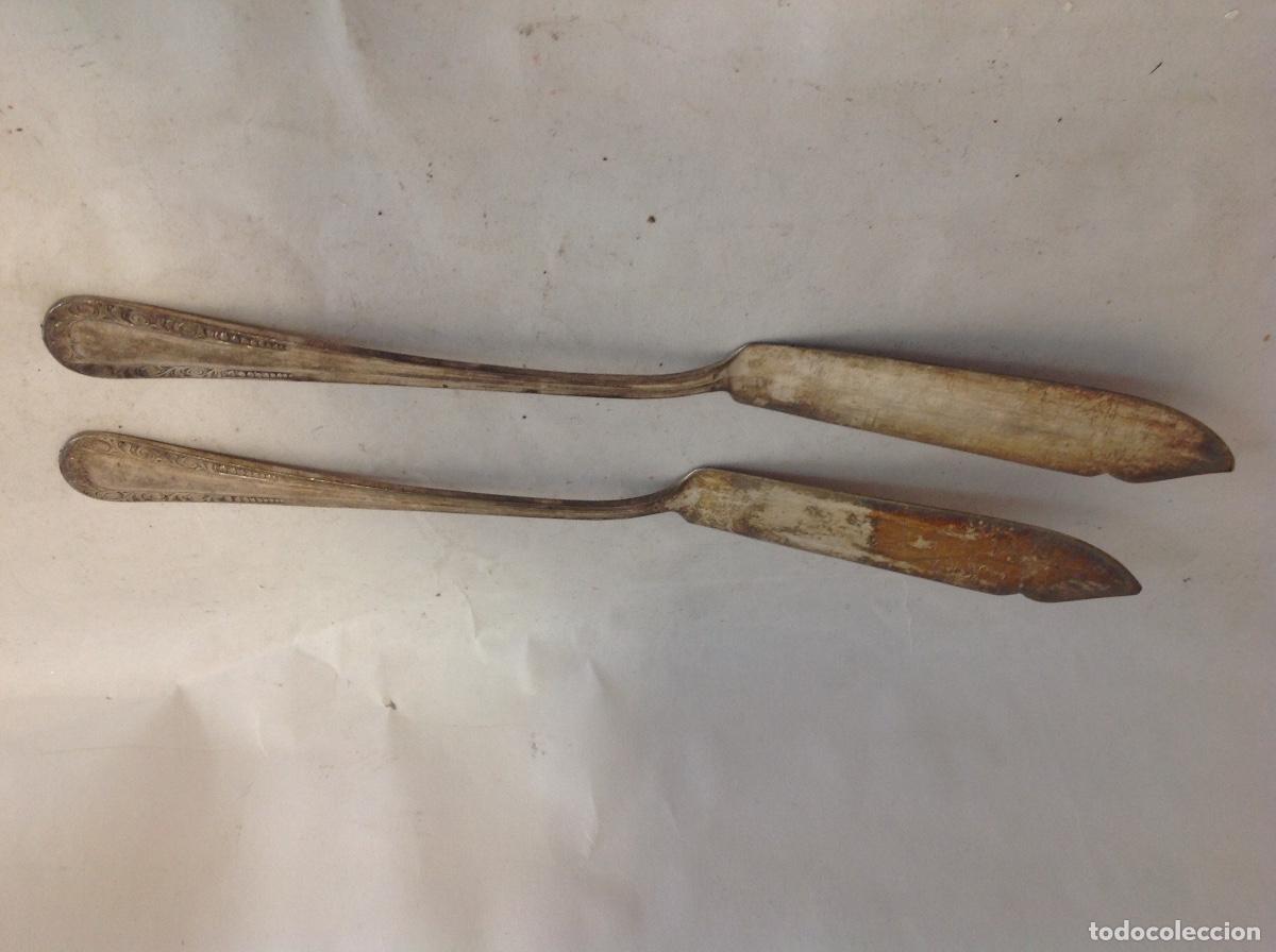 Antig&uuml;edades: Dos palas de pescado de metal plateado