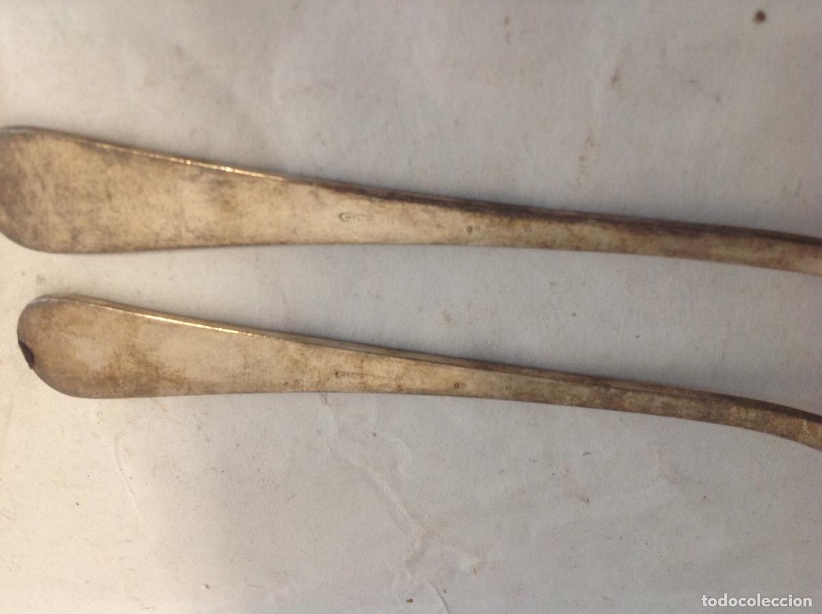 Antig&uuml;edades: Dos palas de pescado de metal plateado - Foto 3