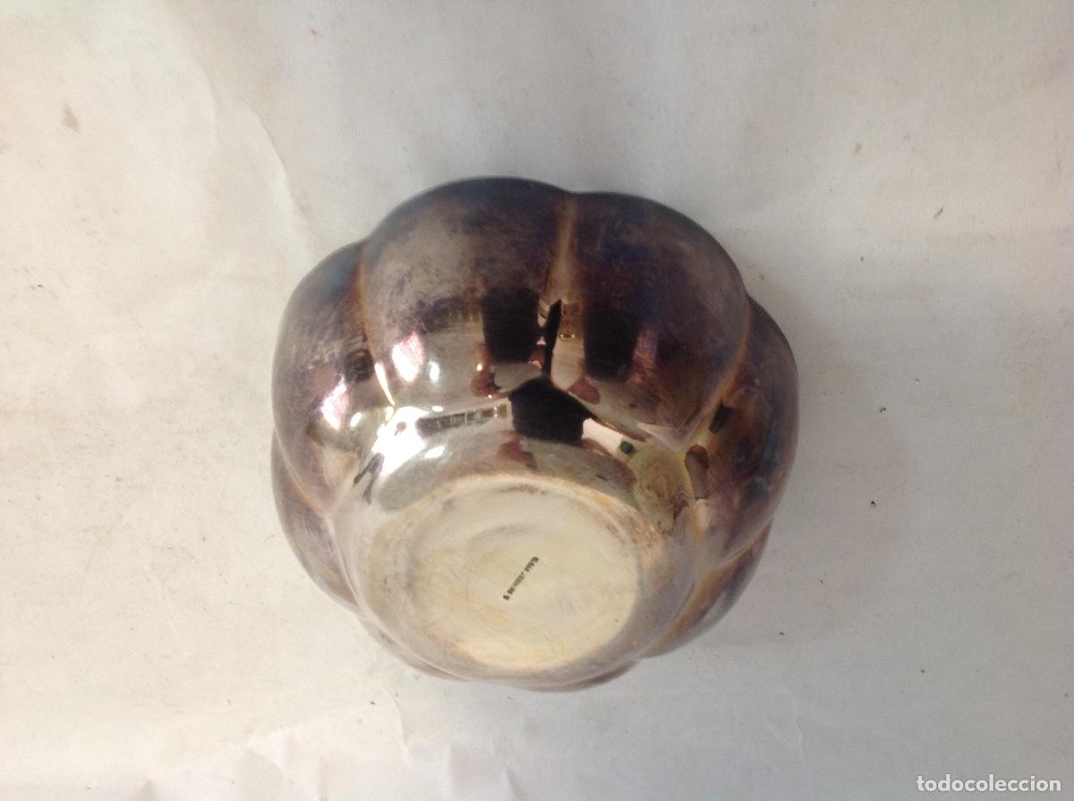 Antig&uuml;edades: Cuenco gallonado de metal plateado - Foto 2