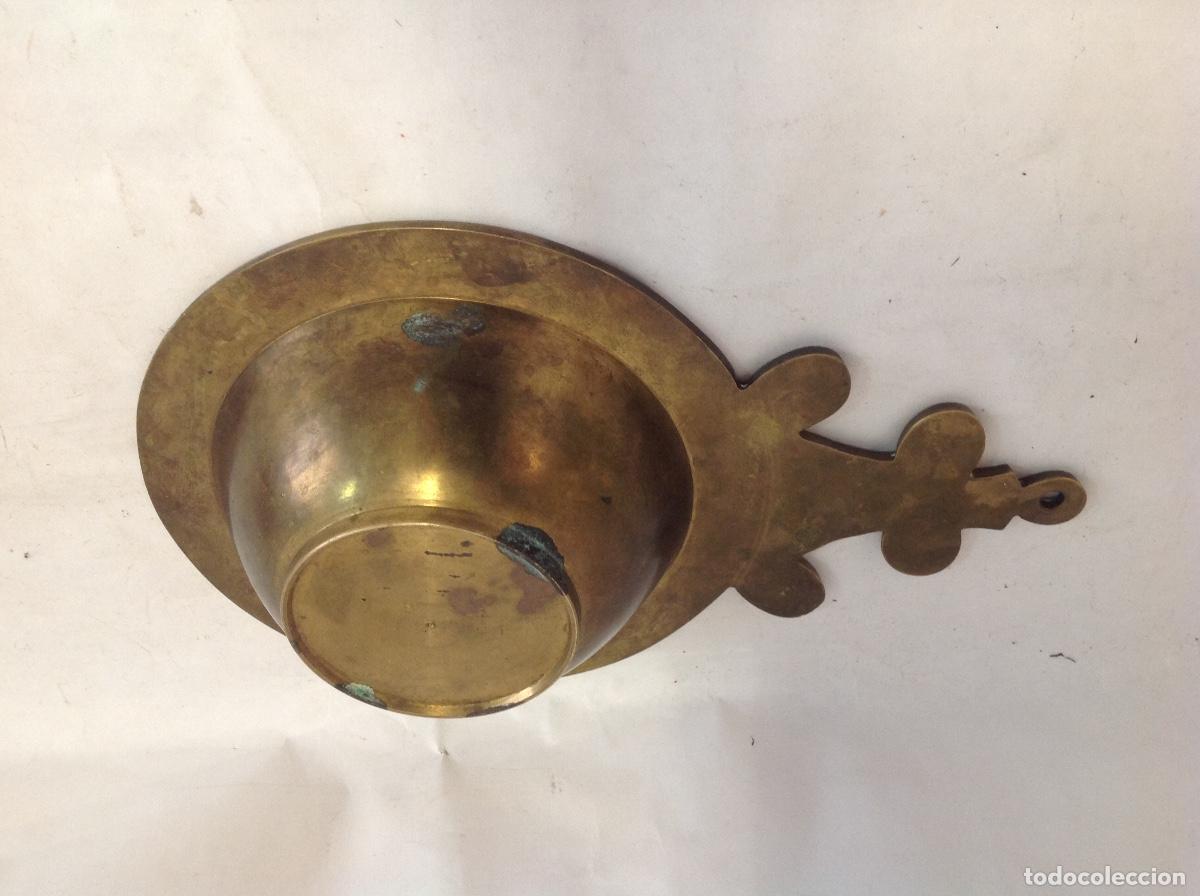 Antig&uuml;edades: Cuenco de bronce con asa para colgar - Foto 2
