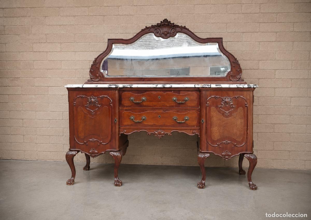 Antig&uuml;edades: Aparador antiguo estilo ingl&eacute;s Victoriano. Mueble de sal&oacute;n Bufet espejo antiguo estilo Chippendale.