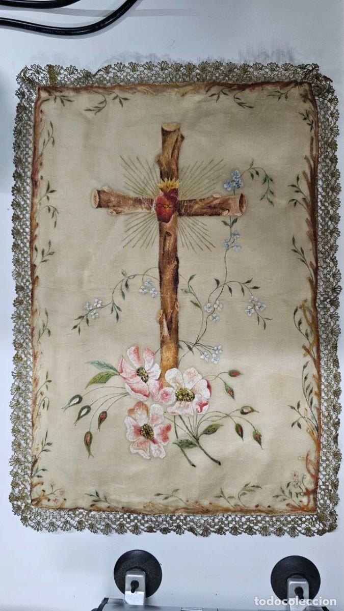 Antig&uuml;edades: Antigua cortina de sagrario en seda pintada al &oacute;leo. Siglo XIX.