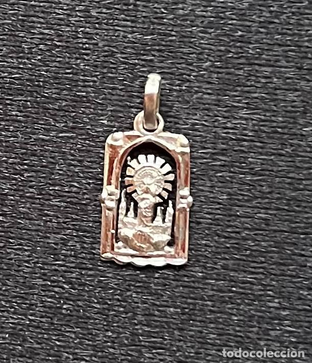 Antig&uuml;edades: ANTIGUA MINI MEDALLA PLATA CALADA VIRGEN DEL PILAR 15 mm x 9 mm