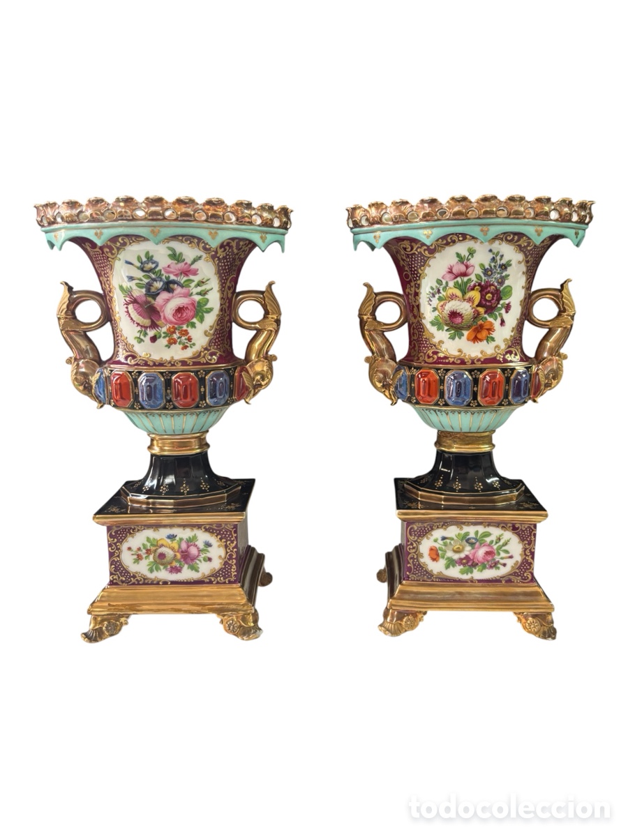 Antig&uuml;edades: Pareja de jarrones de porcelana. Antiguos.