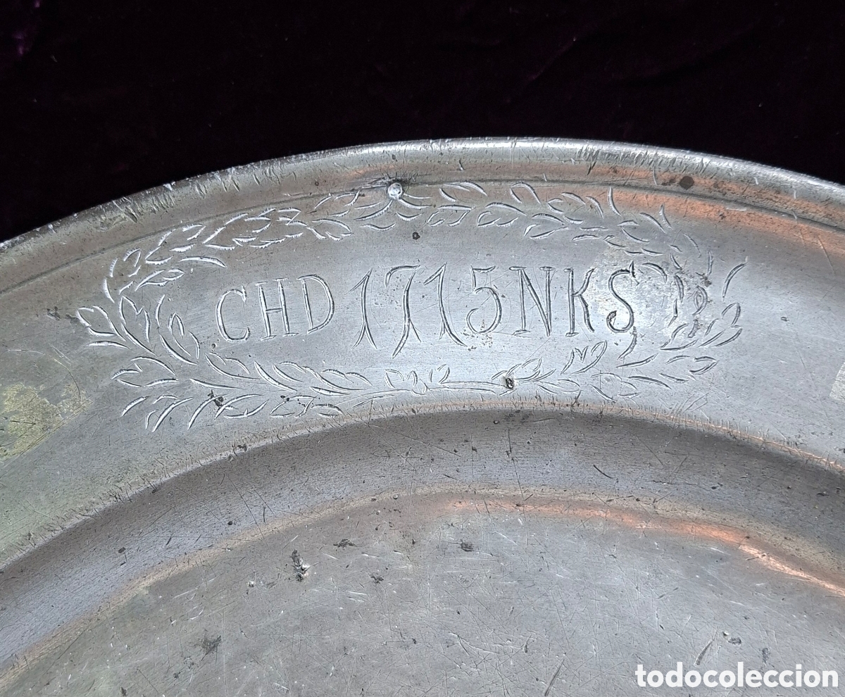 Antig&uuml;edades: Plato decorativo en esta&ntilde;o 1715 Siglo XVIII
