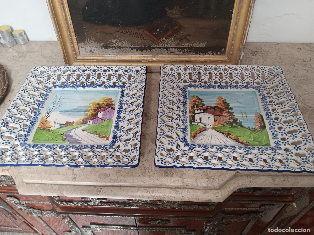 Antiques: plato cuadrado de cer&aacute;mica est&aacute; pintado a mano con una escena de paisaje rural.Presenta un borde cal