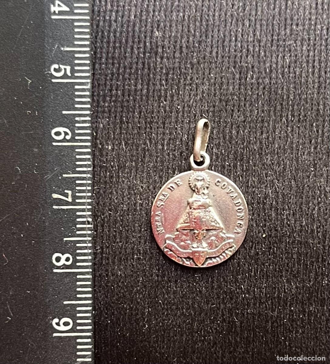 Antig&uuml;edades: ANTIGUA MEDALLA PLATA NUESTRA SE&Ntilde;ORA DE COVADONGA 19 mm x 15 mm