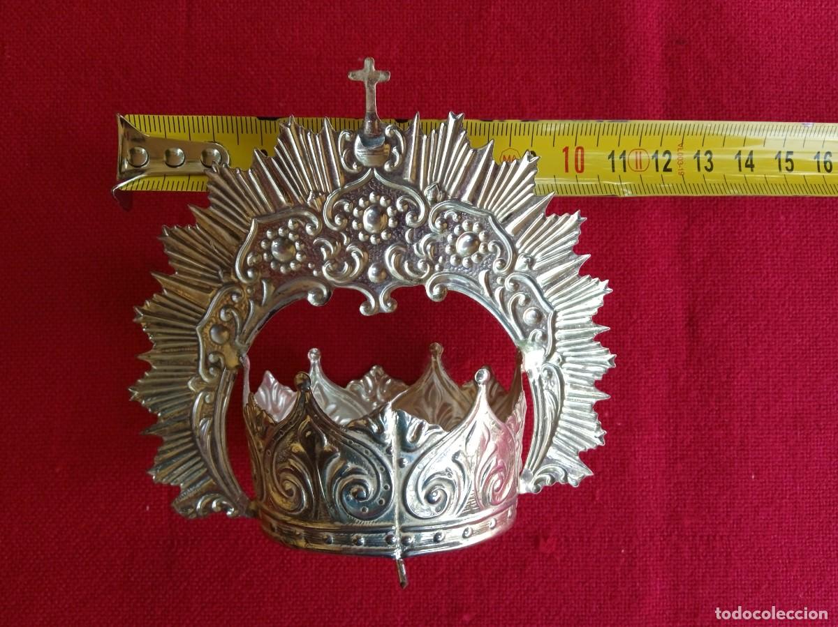 Antig&uuml;edades: Corona Aureola R&aacute;faga antigua de metal plateado para figura Virgen