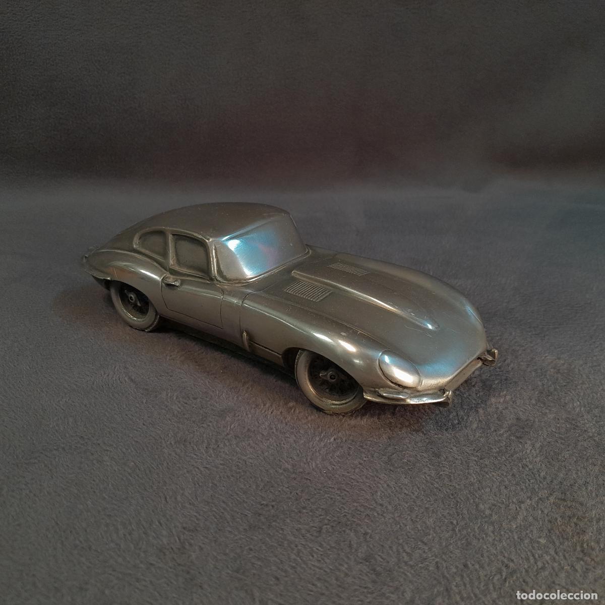 Antig&uuml;edades: DECORACI&Oacute;N DE SOBREMESA EN PELTRE DEL JAGUAR E-TYPE COUPE.COMPULSION SCULPTURE. 1990