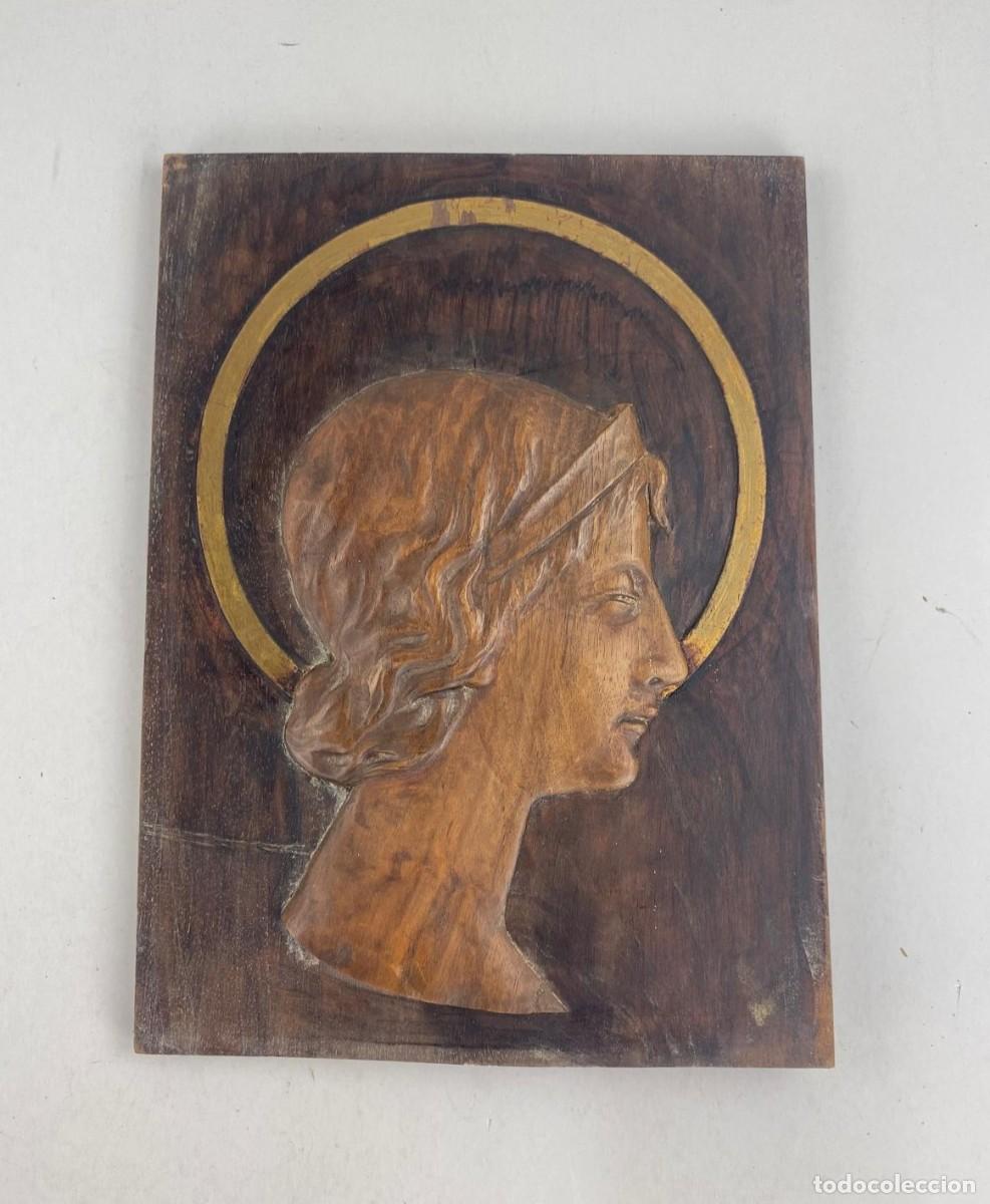 Antig&uuml;edades: Sant Cecilia, antiguo relieve tallado en madera, 1920's, patrona de la m&uacute;sica. 31,5x23cm