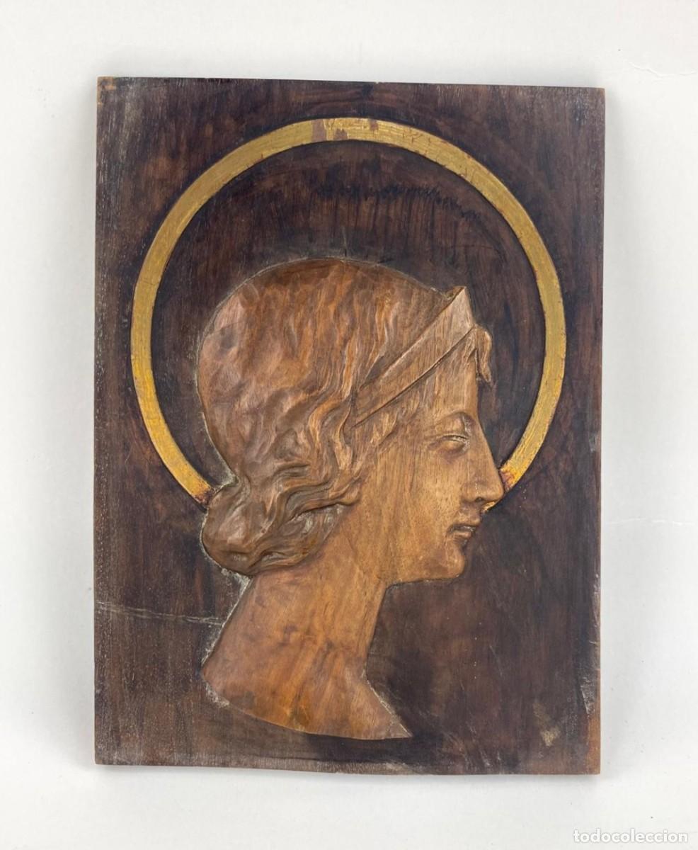 Antig&uuml;edades: Sant Cecilia, antiguo relieve tallado en madera, 1920's, patrona de la m&uacute;sica. 31,5x23cm