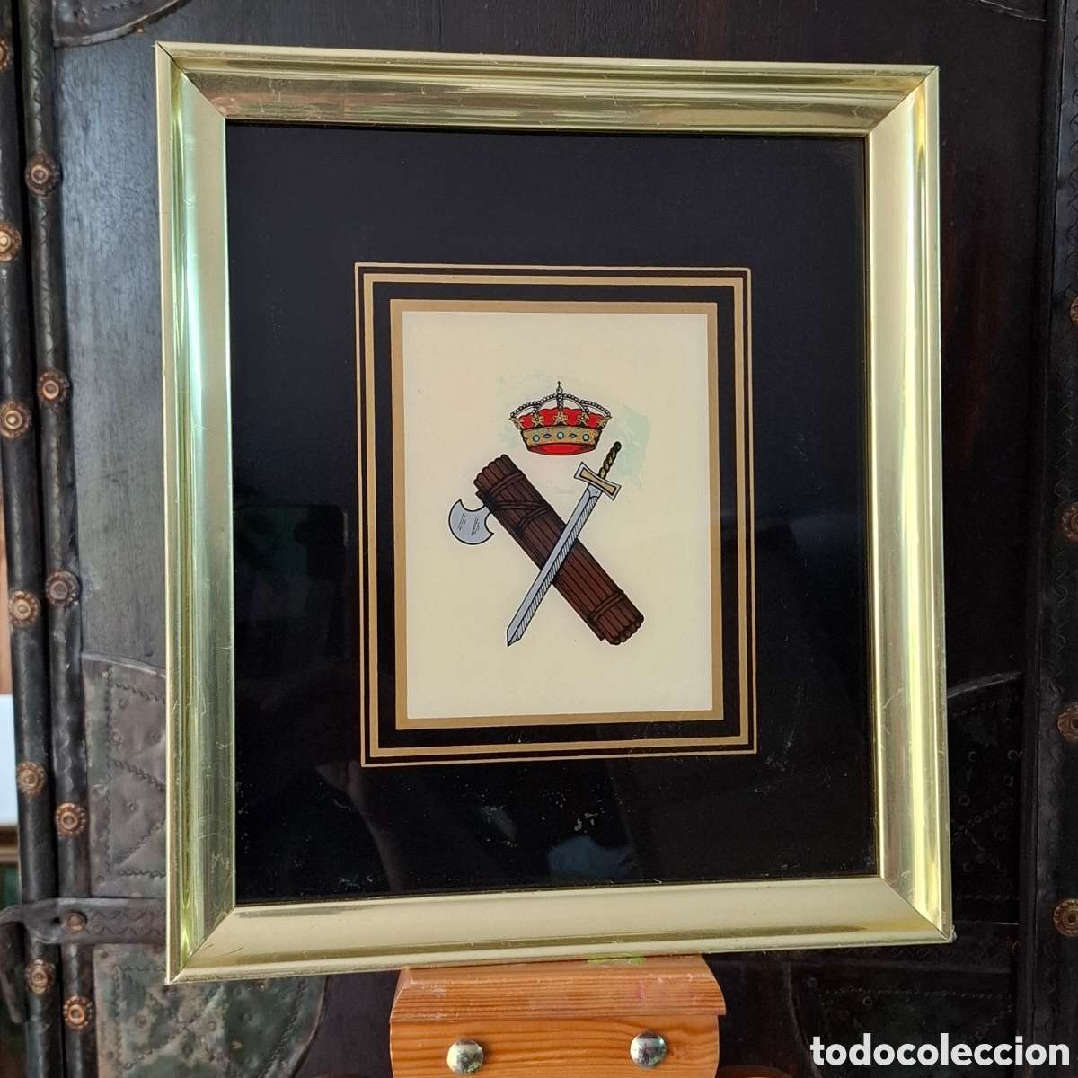Antiquit&eacute;s: CUADRO SOBRE CRISTAL ESCUDO DE LA GUARDIA CIVIL. Medida emblema 14x11. Medida total 31x27