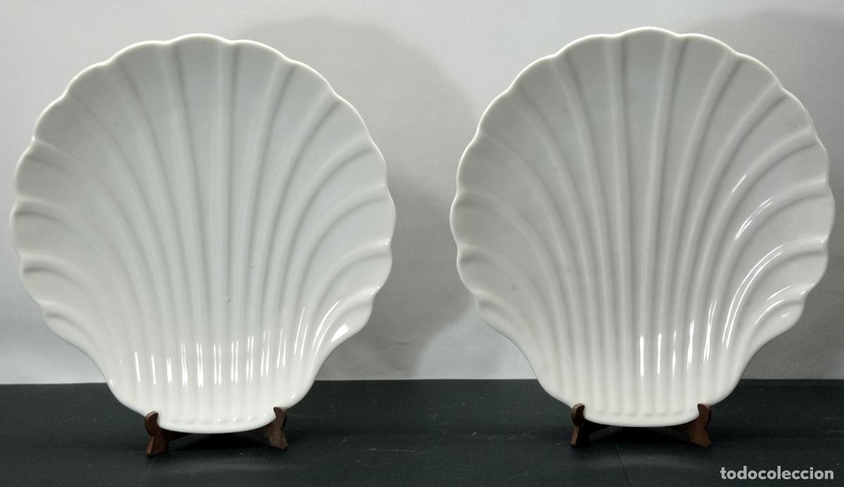 Antig&uuml;edades: Pareja de platos en forma de concha marina &middot; tipo Limoges &middot; 22 x 20 cm