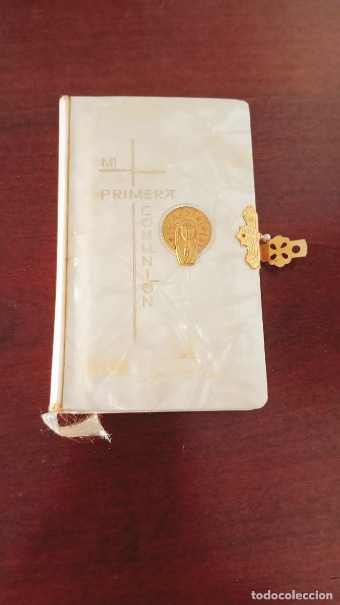 Antig&uuml;edades: Libro de comuni&oacute;n con estuche. - Foto 2