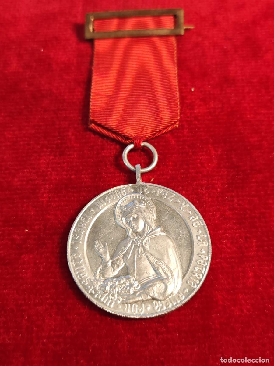 Antig&uuml;edades: medalla hermandad de santa Isabel zaragoza