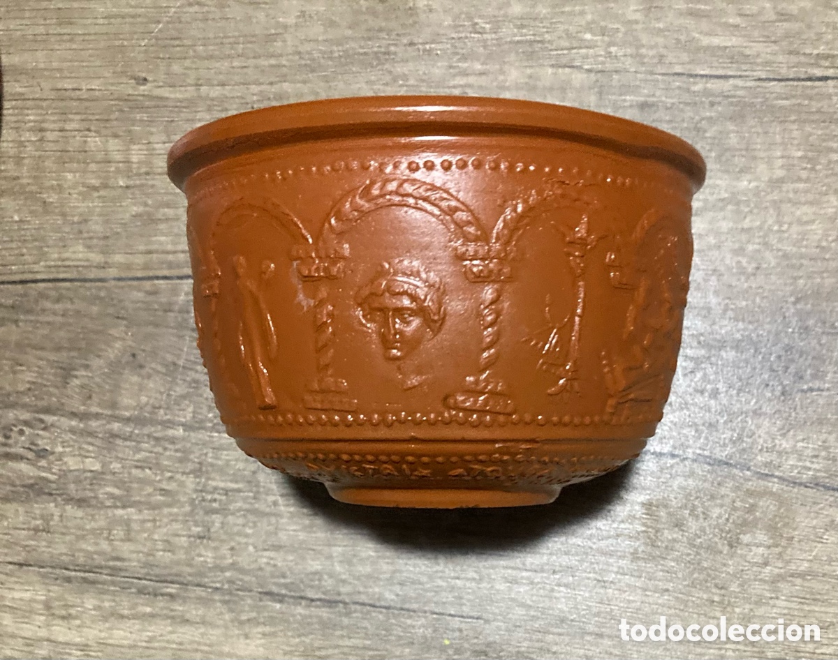 Antig&uuml;edades: Bonita reproducci&oacute;n de un vaso de SIGILLATA Romana decorado con diversas escenas. Gran calidad.