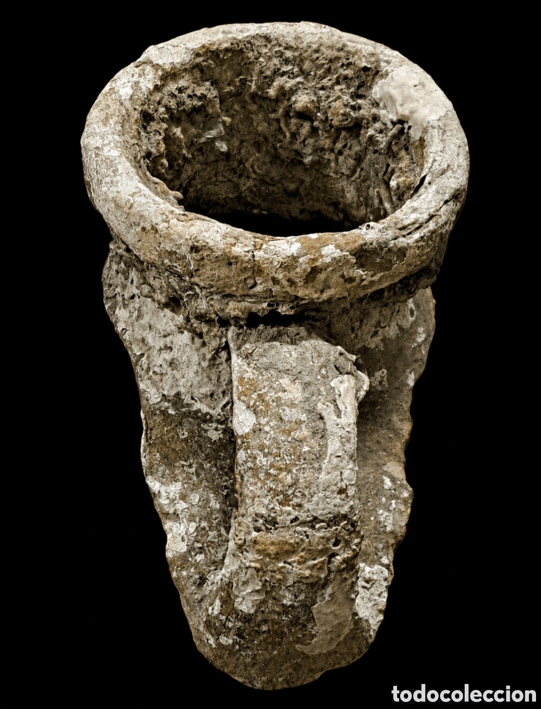 Antig&uuml;edades: Parte de &aacute;nfora grande de la &eacute;poca romana imperial alrededor siglo III en terracota