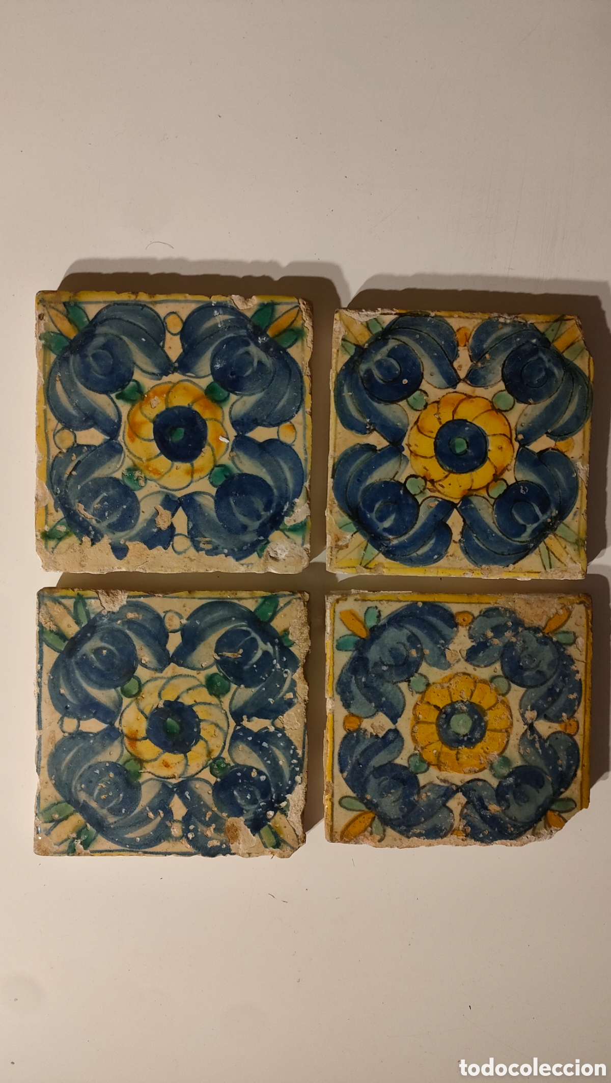 Antig&uuml;edades: 4 AZULEJOS DEL SIGLO XVII
