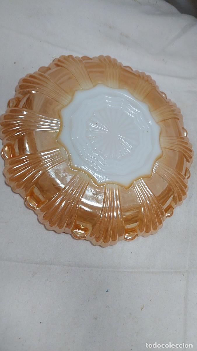 Antig&uuml;edades: Antiguo plato bandeja de opalina - Foto 2