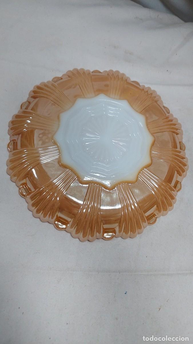 Antig&uuml;edades: Antiguo plato bandeja de opalina - Foto 2