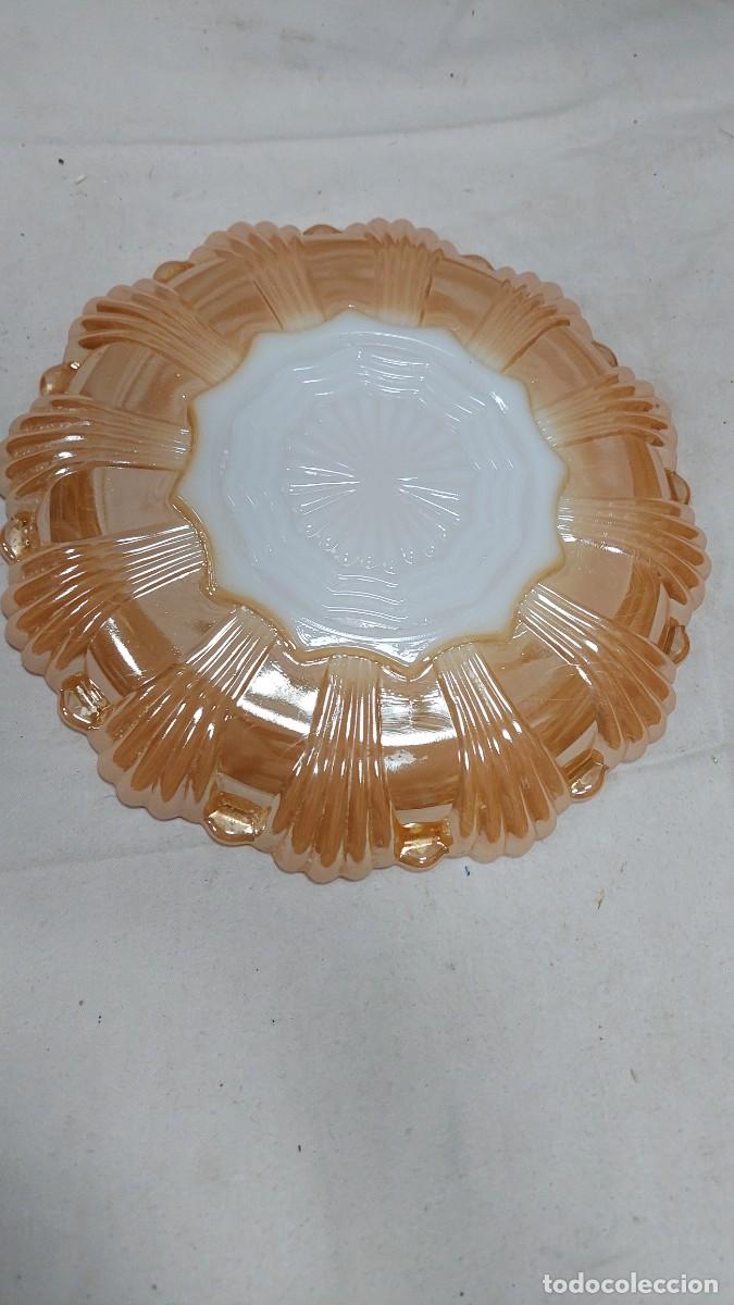 Antig&uuml;edades: Antiguo plato bandeja de opalina - Foto 2