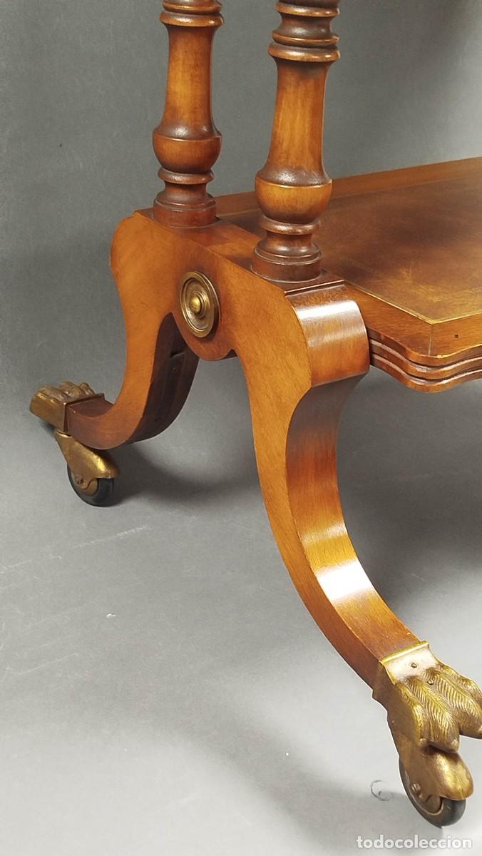 Antig&uuml;edades: MESITA DE SERVICIO DE MADERA Y SIMIL DE PIEL - Foto 11