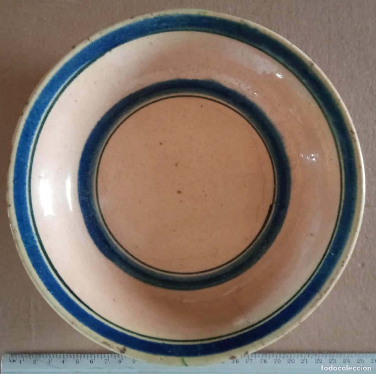 Antig&uuml;edades: &rdquo;Plato hondo de convento en loza popular aragonesa (Muel ) &ndash; S. XVIII / principios del XIX