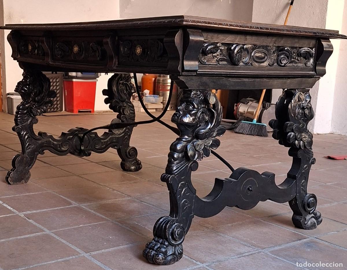 Antig&uuml;edades: Mesa antigua de madera con cristal de proteccion - Foto 1