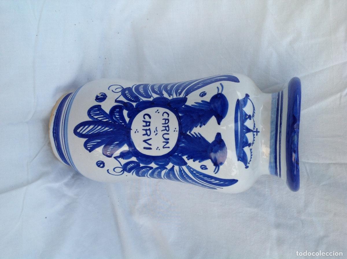 Antig&uuml;edades: Bote de farmacia de ceramica esmaltada con decoraci&oacute;n azul y blanco