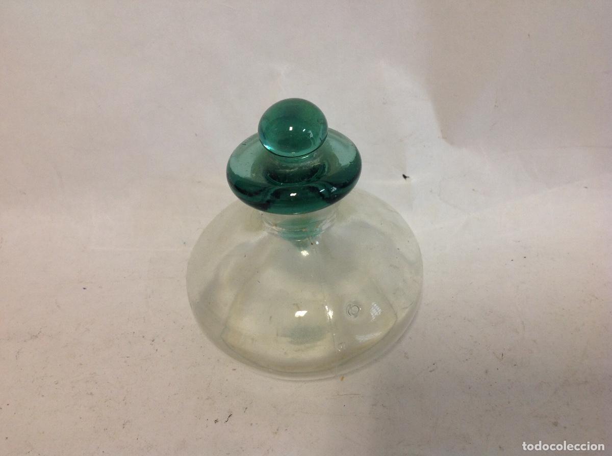 Antig&uuml;edades: Esenciero de vidrio soplado con tapon verde