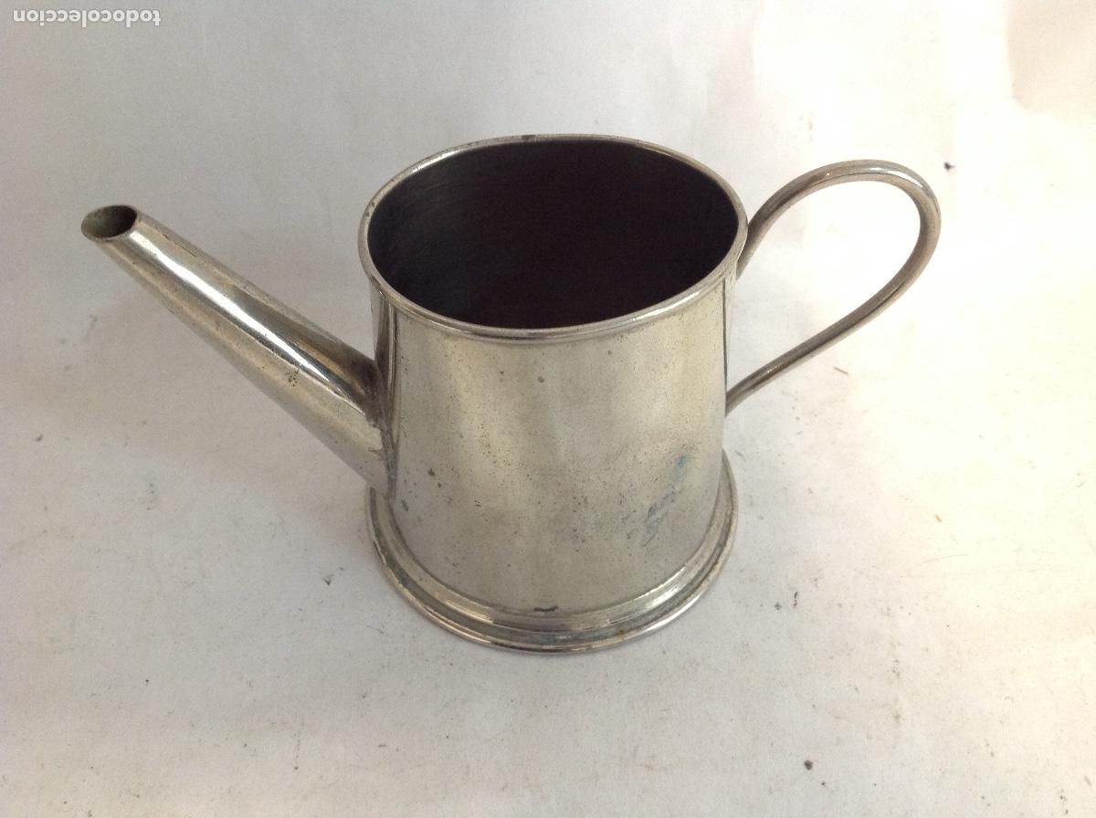 Antig&uuml;edades: Peque&ntilde;a aceitera de metal plateado - Foto 1